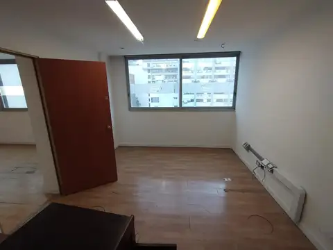 Oficina en Alquiler con 4 cocheras