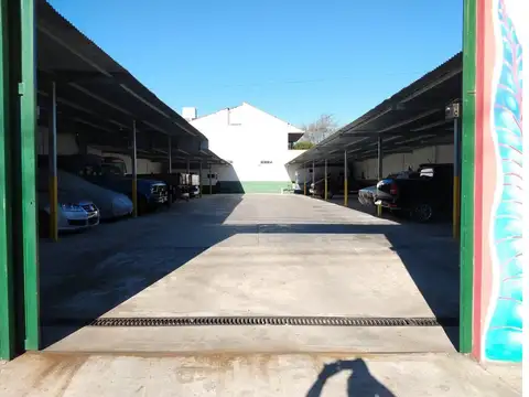 Complejo de cocheras a la venta