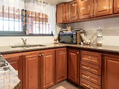 Casa en Venta con 3 cocheras