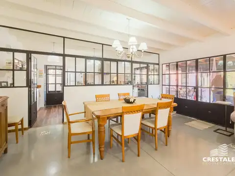 Casa 6 ambientes con 4 baños