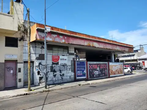 Av. De Los Constituyentes al 200