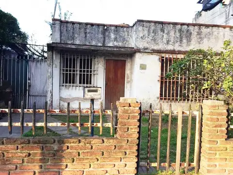 GOBERNADOR CASTRO 200