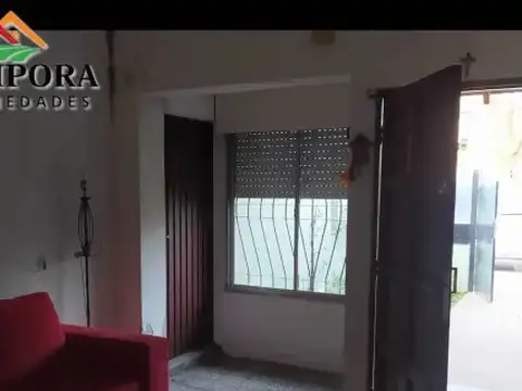 Mercedes: Casa con importante fondo a la venta