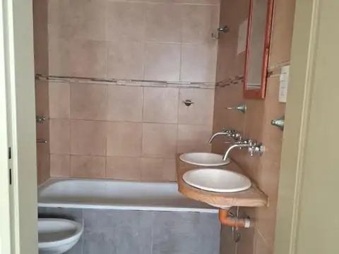 Casa 7 ambientes con 6 baños