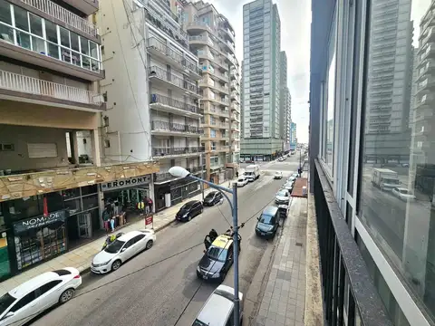 Venta Departamento 2 ambientes con balcón a la calle, invertido-centro-Mar del Plata