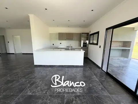 Casa 4 ambientes con 3 baños