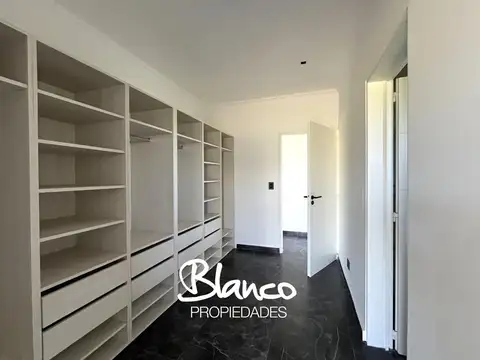 Casa en Venta al Oeste