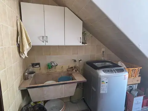 Casa en venta de 4 Ambientes con patio, quincho y garage para 2 autos