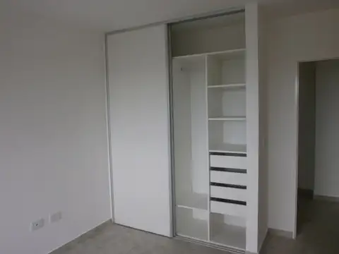 Departamento en Alquiler en Policlinico, $ 580.000