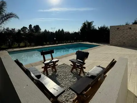 Casa en venta - 4 Dormitorios 4 Baños - 880Mts2 - San Vicente