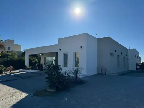 Casa en venta - 4 Dormitorios 4 Baños - 880Mts2 - San Vicente