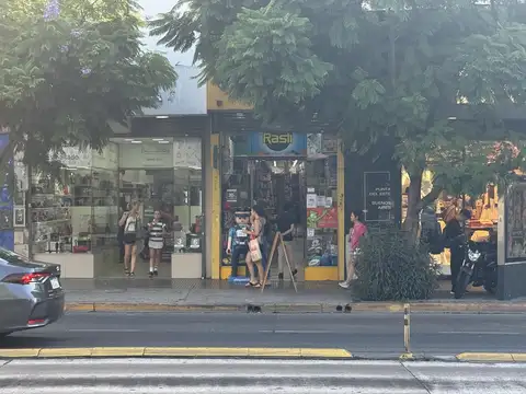 Local Cabildo y Echeverria 3,20 x 42 metros