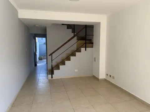 Casa en Alquiler con 1 cochera