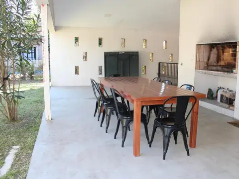 Casa en Alquiler Temporal con 2 cocheras