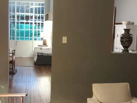 Casa 6 ambientes con 2 baños