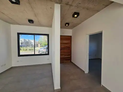 Casa en Venta en Pilar del Este - San Ramon, USD 235.000