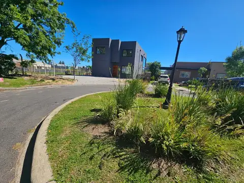 San Ramon, Pilar del Este 100