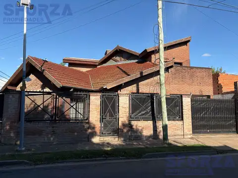 Venta de Casa 5 ambientes con pileta en Los Polvorines Apta Credito