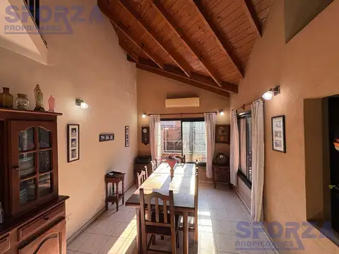 Casa en Venta con 3 cocheras