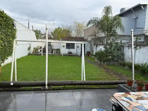 Casa 3 Ambientes con cochera pasante