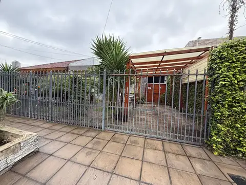 Casa 3 Ambientes con cochera pasante