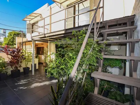 Casa dos plantas en Abasto