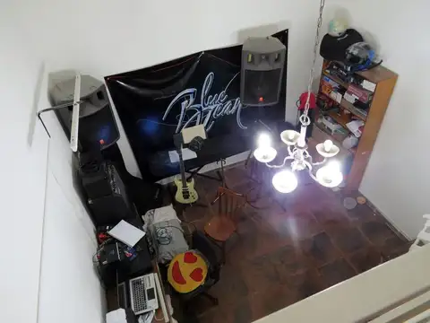 Casa 10 ambientes con 2 baños