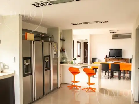 Casa 6 ambientes con 6 baños