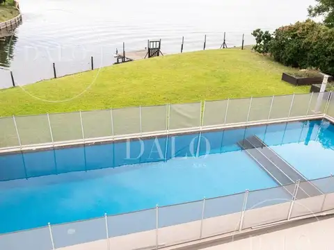 Venta Casa 6 ambientes. Con Vista 360° al lago central. en el Barrio La Isla Nordelta
