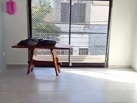 DEPARTAMENTO 2 AMBIENTES CON BALCÓN Y VISTA AL FRENTE. AV. H. YRIGOYEN 1301 AVELLANEDA