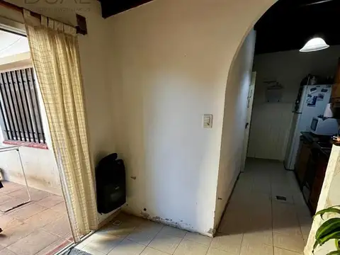 Casa 4 ambientes con 1 baño