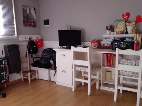 HAEDO - Hermosa casa de 6 ambientes con 4 baños.