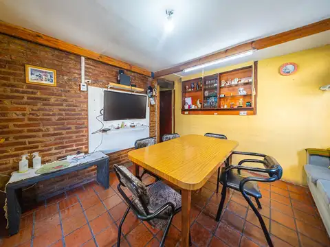 Dpto de pasillo en barrio Agote, ideal refaccionar, o emprendimiento!