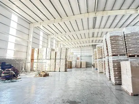 Excelente Nave Industrial en VENTA 2600 mts cubiertos