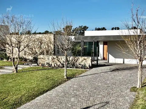 Casa de 6 Ambientes en Venta al Golf en La Reserva Cardales - Sofitel