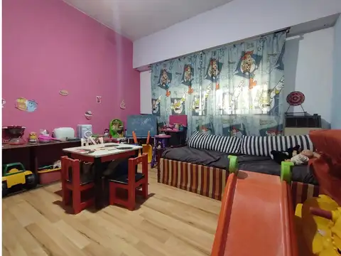 AMPLIA CASA 4 DORMITORIOS - EXCELENTE UBICACIÓN