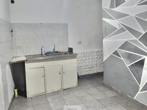 PH AL FRENTE EN EXCELENTE BARRIO RESIDENCIAL BANFIELD O. 40 m2 Aprox. Planta Baja