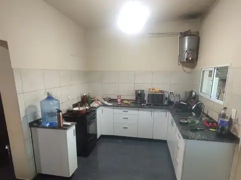 CASA MAS 3 LOCALES COMERCIALES EXELENTE UBICACION