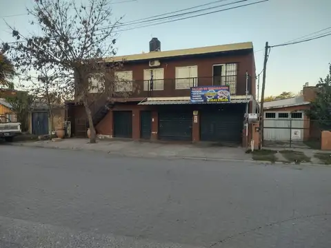 CASA MAS 3 LOCALES COMERCIALES EXELENTE UBICACION