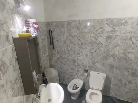 Casa 6 ambientes con 2 baños