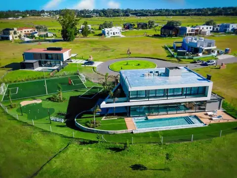 Casa 5 ambientes con 5 baños