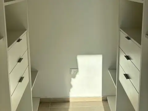 San Martin 700, Piso 5