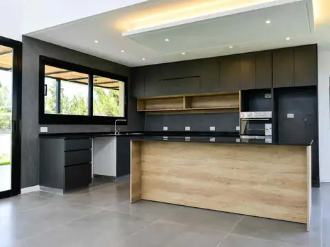 Casa 4 ambientes con 3 baños