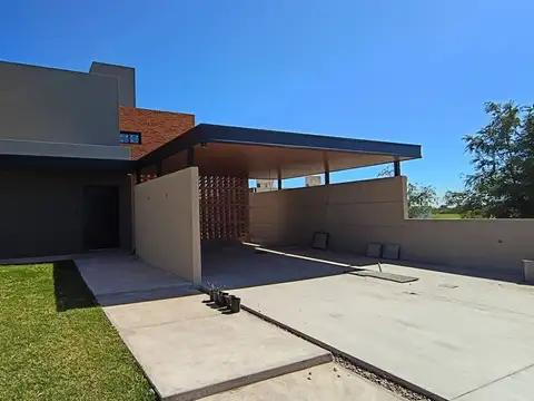 CASA DE CATEGORIA EN NOBU GAS NATURAL Y ESCRITURA