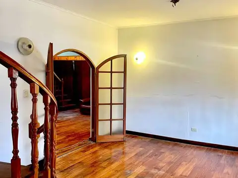 Casa 10 ambientes con 3 baños