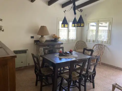 Casa 4 ambientes con 1 baño