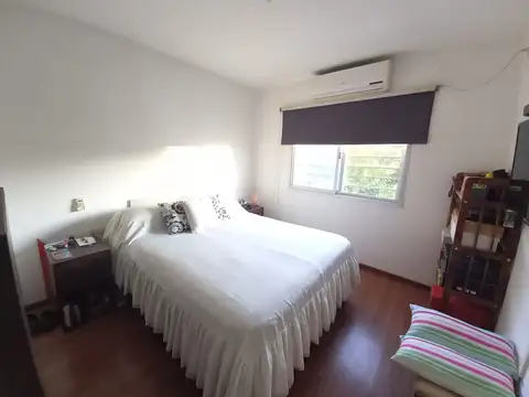 Hermoso Dúplex de 4 ambientes ubicado en el corazón de Carapachay, a 1 cuadra del centro comercial