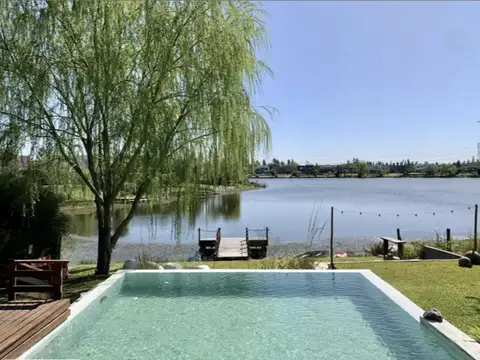 Venta Casa a La Laguna con Muelle Barrio San Agustin Villanueva Tigre