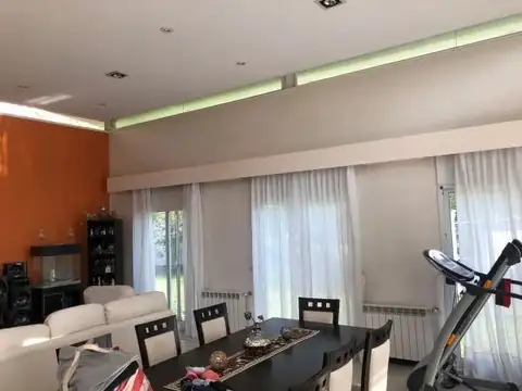 Casa en Venta en Francisco Alvarez, USD 320.000