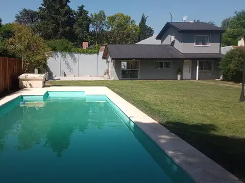 Casa - Ingeniero Maschwitz - Escobar - Amplio parque - Pileta-acepta permuta